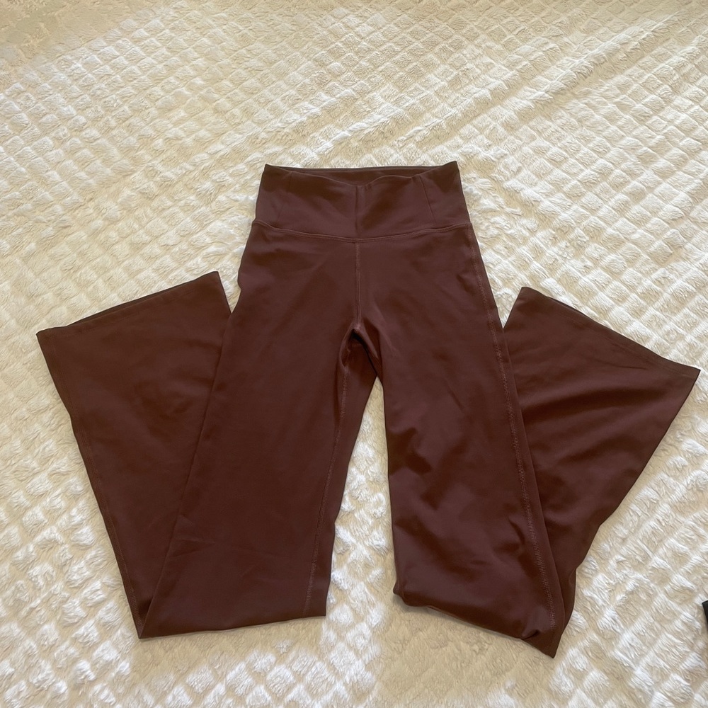 Girlfriend Collective Compressive Flare Leggings in Brown